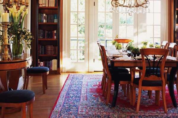 Comfort vs. Style: Striking the Perfect Balance:
How to Choose Rug Color for Dining Room