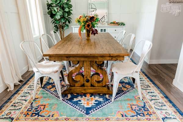 Blending with the Furniture
How to Choose Rug Color for Dining Room