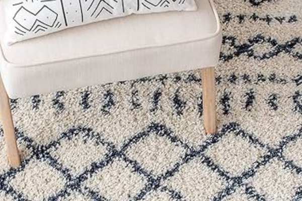 How Rugs Transform the Atmosphere of Your Dining Room:
How to Choose a Rug for Dining Room