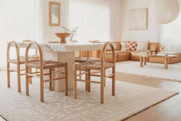 Defining Space in Open-Plan Layouts
How to Choose a Rug for Dining Room